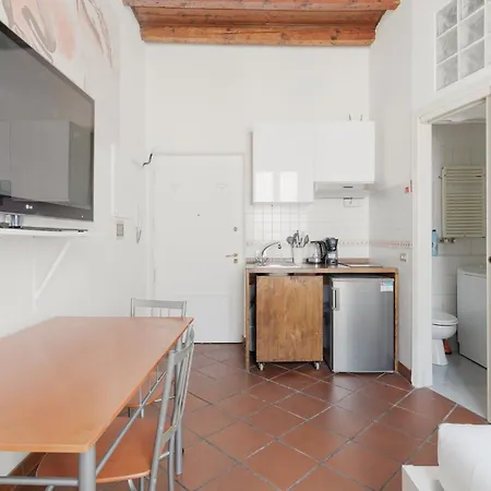 Guesthost - Comfy Navigli *