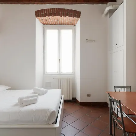 Guesthost - Comfy Navigli Lägenhet